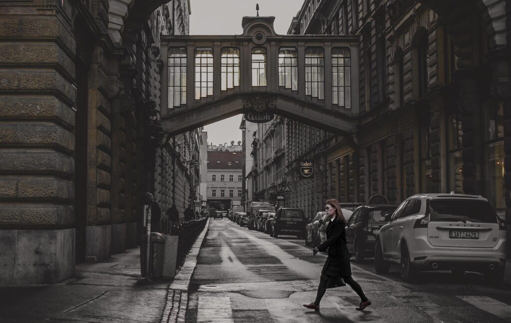 北陸のカニ食べ放題と温泉の平日限定セールはどこで楽しめる？